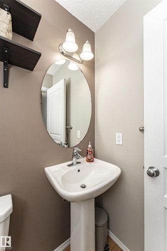 38 Rue Bouchard, Beaumont, AB - Indoor Photo Showing Bathroom