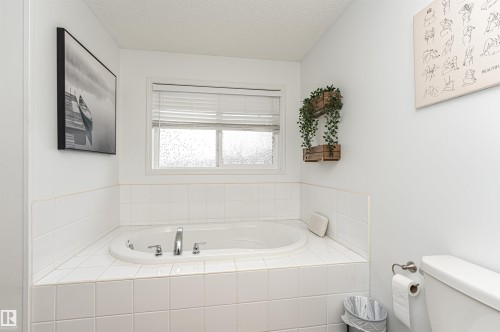 38 Rue Bouchard, Beaumont, AB - Indoor Photo Showing Bathroom