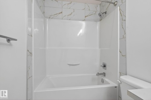 1096 Secord Promenade, Edmonton, AB - Indoor Photo Showing Bathroom