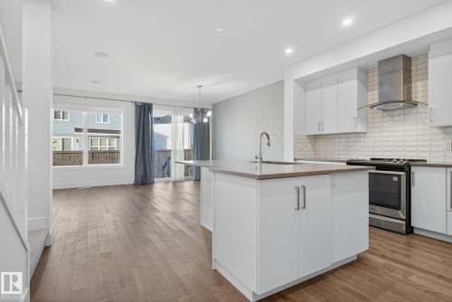 1096 Secord Promenade, Edmonton, AB - Indoor Photo Showing Kitchen With Upgraded Kitchen