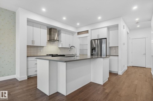 1096 Secord Promenade, Edmonton, AB - Indoor Photo Showing Kitchen With Stainless Steel Kitchen With Upgraded Kitchen