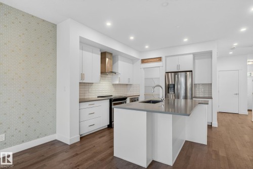 1096 Secord Promenade, Edmonton, AB - Indoor Photo Showing Kitchen With Stainless Steel Kitchen With Upgraded Kitchen