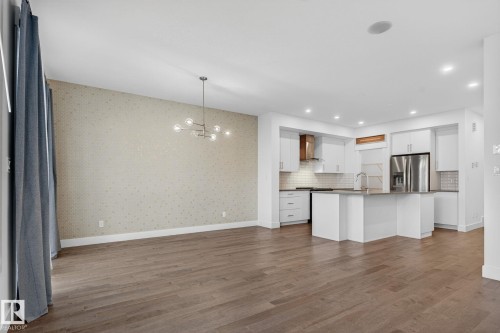 1096 Secord Promenade, Edmonton, AB - Indoor Photo Showing Kitchen With Upgraded Kitchen
