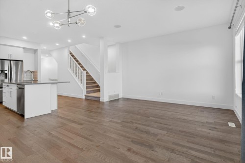 1096 Secord Promenade, Edmonton, AB - Indoor Photo Showing Kitchen With Stainless Steel Kitchen