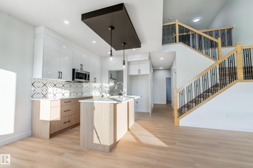 2032 210 Street, Edmonton, AB - Indoor Photo Showing Kitchen With Upgraded Kitchen