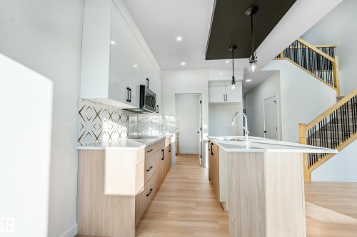 2032 210 Street, Edmonton, AB - Indoor