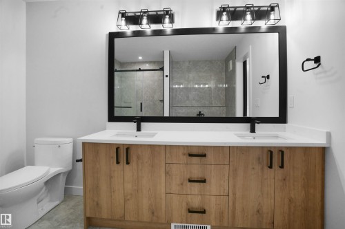987 Elderberry Landing, Edmonton, AB - Indoor Photo Showing Bathroom