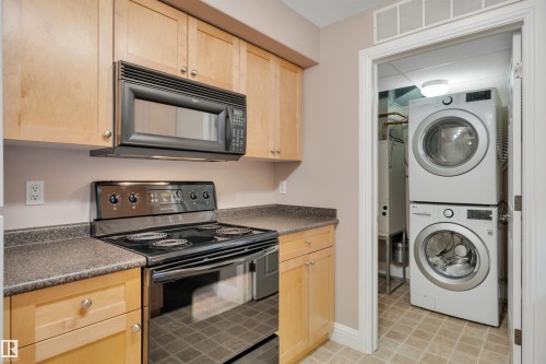 121 13005 140 Avenue, Edmonton, AB - Indoor Photo Showing Laundry Room