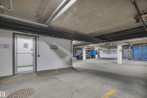 121 13005 140 Avenue, Edmonton, AB - Indoor Photo Showing Garage