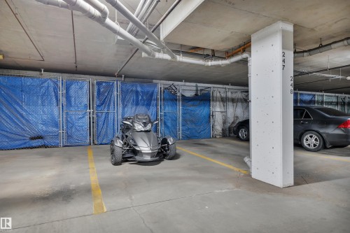121 13005 140 Avenue, Edmonton, AB - Indoor Photo Showing Garage