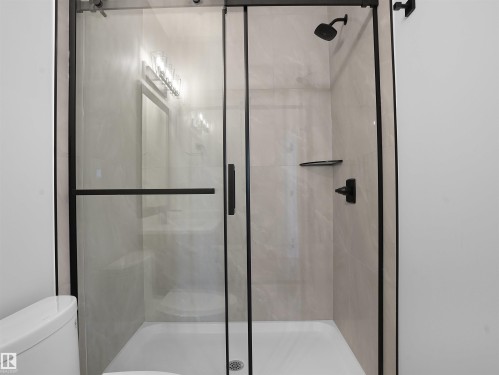 955 Elderberry Landing, Edmonton, AB - Indoor Photo Showing Bathroom