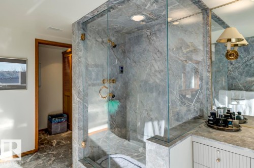 15415 Rio Terrace Drive, Edmonton, AB - Indoor Photo Showing Bathroom