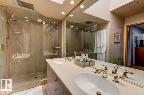 15415 Rio Terrace Drive, Edmonton, AB - Indoor Photo Showing Bathroom