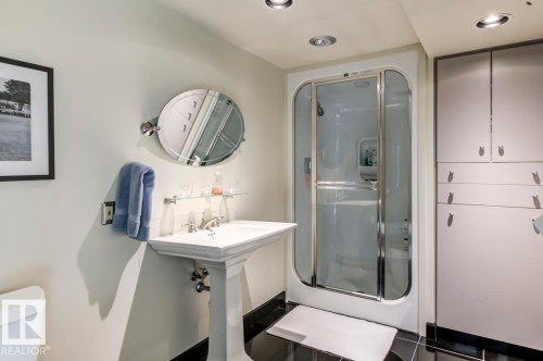 15415 Rio Terrace Drive, Edmonton, AB - Indoor Photo Showing Bathroom