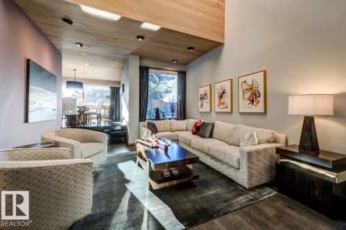 15415 Rio Terrace Drive, Edmonton, AB - Indoor Photo Showing Living Room