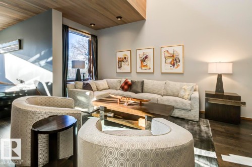 15415 Rio Terrace Drive, Edmonton, AB - Indoor Photo Showing Living Room