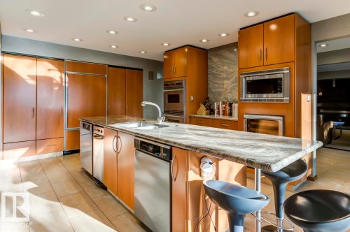 15415 Rio Terrace Drive, Edmonton, AB - Indoor Photo Showing Kitchen With Upgraded Kitchen