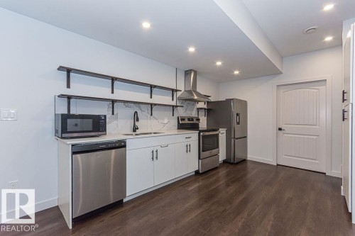 9740 152 Street, Edmonton, AB - Indoor Photo Showing Kitchen