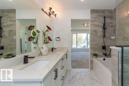 9740 152 Street, Edmonton, AB - Indoor Photo Showing Bathroom