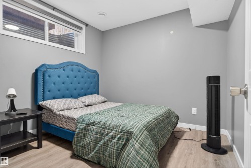 22512 80 Avenue Nw, Edmonton, AB - Indoor Photo Showing Bedroom