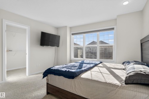 22512 80 Avenue Nw, Edmonton, AB - Indoor Photo Showing Bedroom