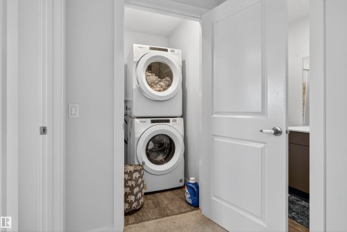 22512 80 Avenue Nw, Edmonton, AB - Indoor Photo Showing Laundry Room