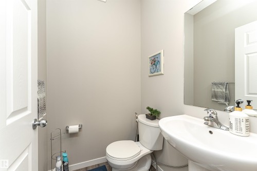 9612 Colak Link, Edmonton, AB - Indoor Photo Showing Bathroom