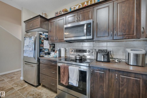 656 Songhurst Wynd, Leduc, AB - Indoor Photo Showing Kitchen