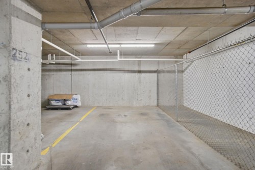 126 148 Ebbers Boulevard, Edmonton, AB - Indoor Photo Showing Garage