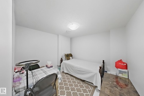 2 2803 14 Avenue, Edmonton, AB - Indoor Photo Showing Bedroom