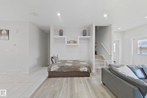 2 2803 14 Avenue, Edmonton, AB - Indoor Photo Showing Bedroom