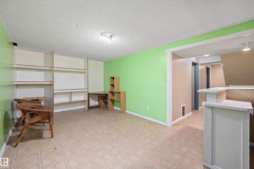 163 Abbottsfield Road Nw, Edmonton, AB - Indoor