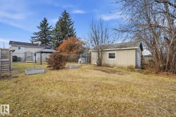 Large yard, RV parking, single garage/workshop - 