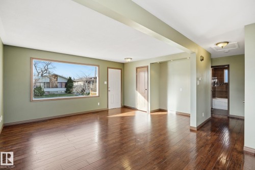 4403 48A Street, Leduc, AB - Indoor Photo Showing Living Room