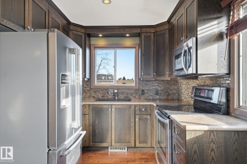 4403 48A Street, Leduc, AB - Indoor Photo Showing Kitchen