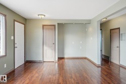 Livingroom nook, perfect for an entertainment bar, shelving or a desk area - 