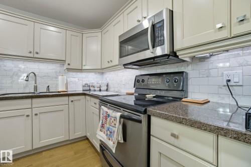 412 278 Suder Greens Drive, Edmonton, AB - Indoor Photo Showing Kitchen