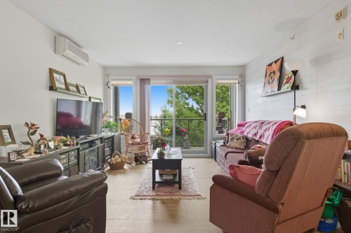 412 278 Suder Greens Drive, Edmonton, AB - Indoor Photo Showing Living Room