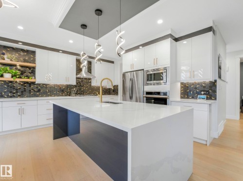 53 Autumnwood Crescent, Spruce Grove, AB - Indoor Photo Showing Kitchen With Upgraded Kitchen