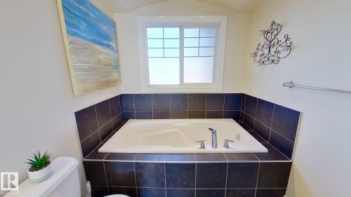 14029 145 Avenue, Edmonton, AB - Indoor Photo Showing Bathroom