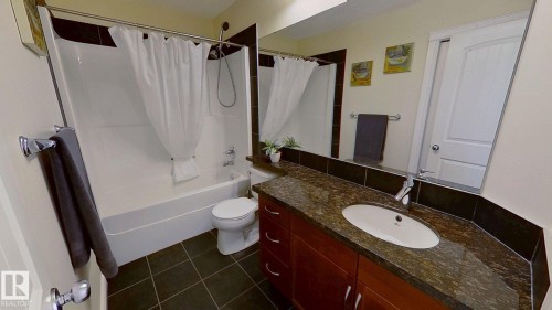 14029 145 Avenue, Edmonton, AB - Indoor Photo Showing Bathroom