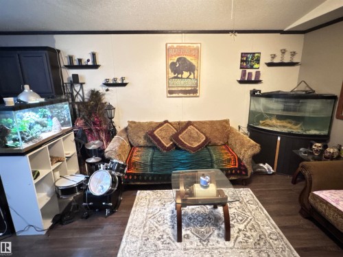 5317 53 St., Clyde, AB - Indoor Photo Showing Living Room