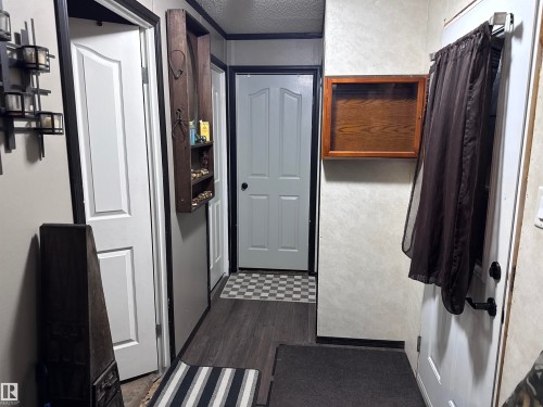 5317 53 St., Clyde, AB - Indoor