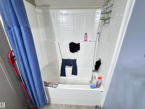 5317 53 St., Clyde, AB - Indoor Photo Showing Bathroom