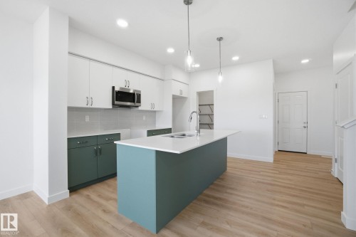 7104 47A Street, Beaumont, AB - Indoor Photo Showing Kitchen With Upgraded Kitchen