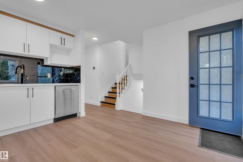 1111 49A Street, Edmonton, AB - Indoor Photo Showing Kitchen