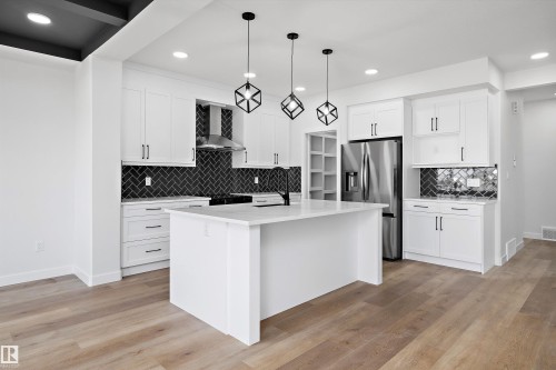 38 Cannes Cove, St. Albert, AB - Indoor Photo Showing Kitchen With Upgraded Kitchen