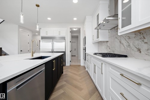 32 Cannes Cove, St. Albert, AB - Indoor Photo Showing Kitchen With Upgraded Kitchen