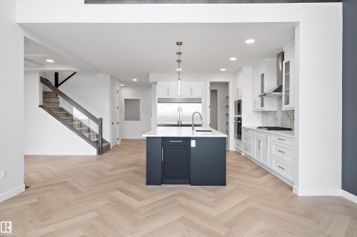 32 Cannes Cove, St. Albert, AB - Indoor Photo Showing Kitchen With Upgraded Kitchen
