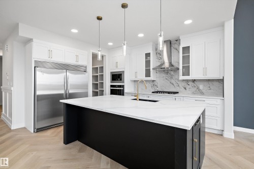 32 Cannes Cove, St. Albert, AB - Indoor Photo Showing Kitchen With Upgraded Kitchen